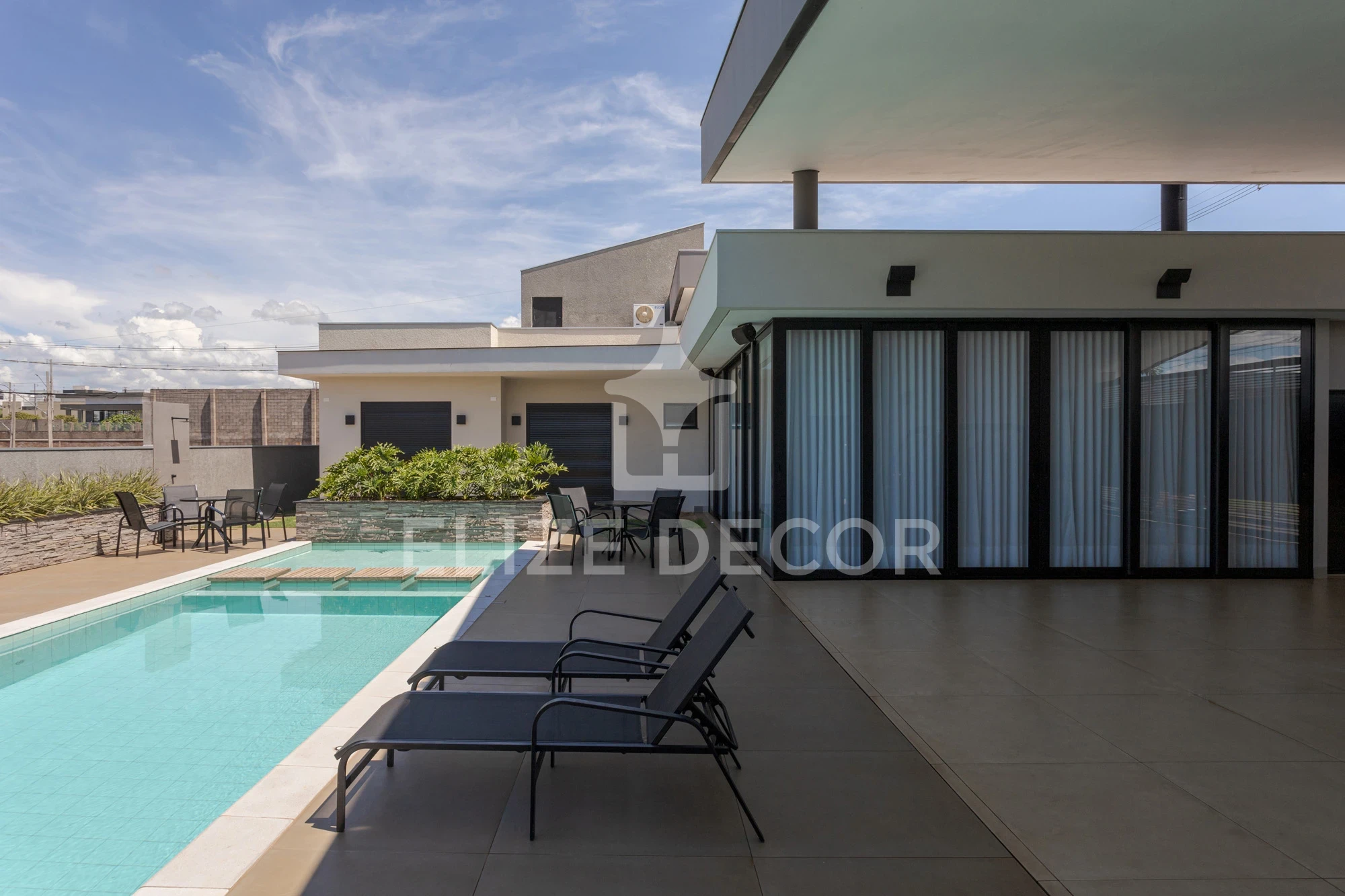 f7d0b3_6cf41b97c6224d12a1580d0a7966fc8fmv2 copiar