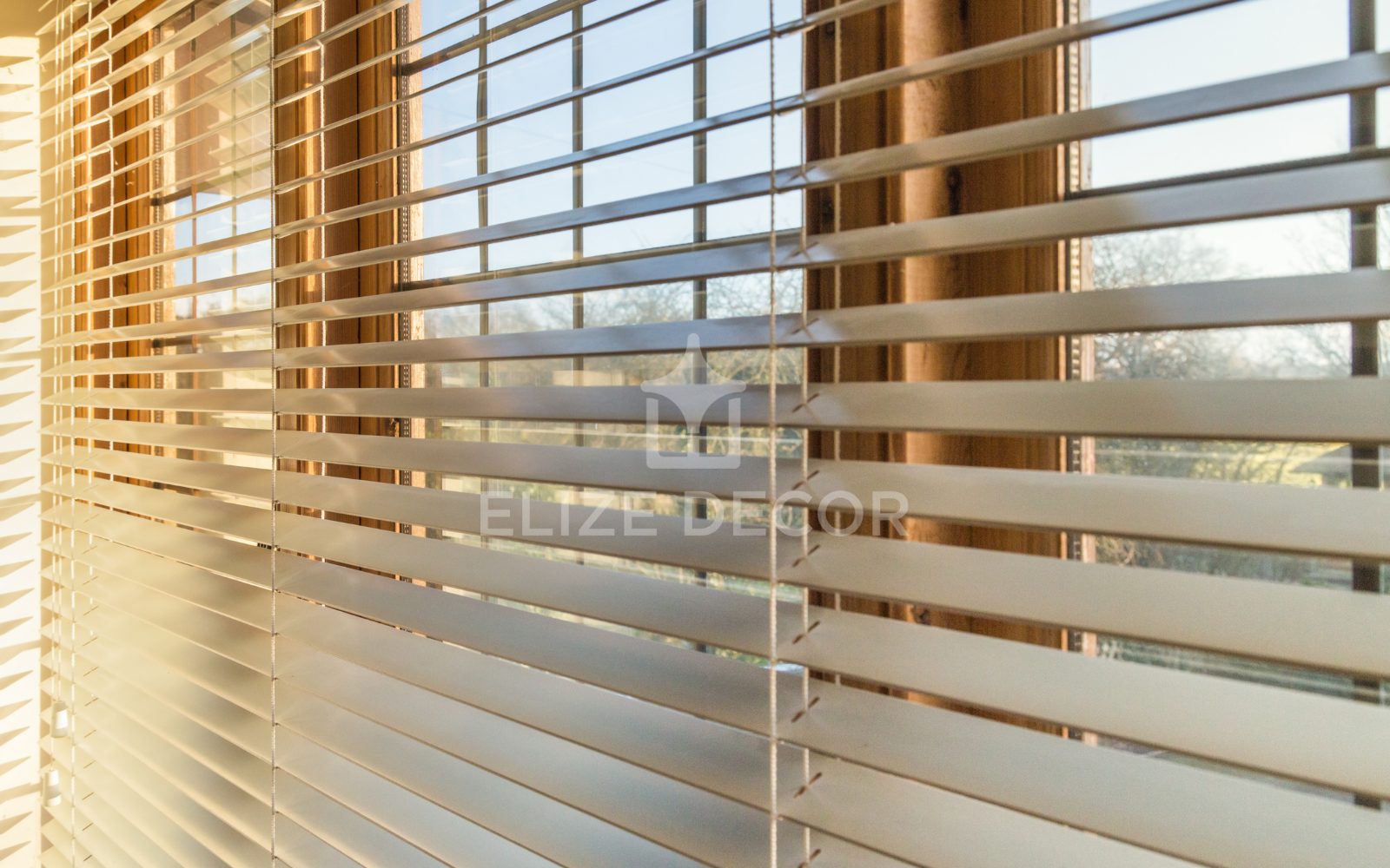 Automação de Cortinas e Persianas: Tecnologia e Elegância em Ambientes de Luxo